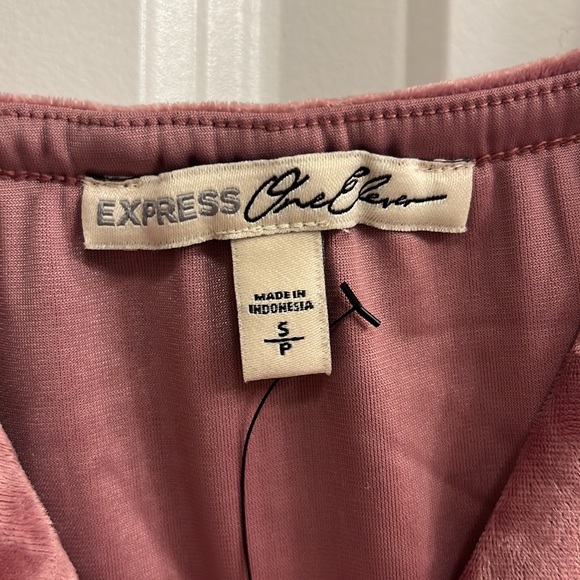 Express Cropped Flowy Top - Picture 3 of 3